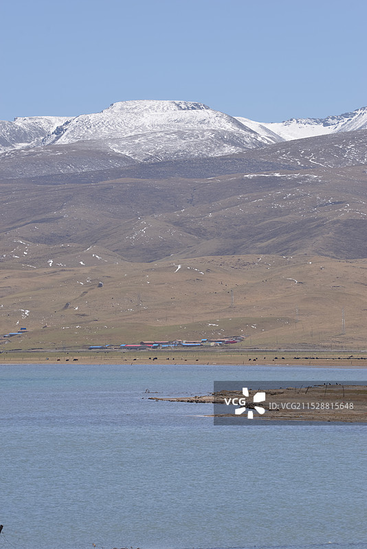 日月山雪景，青海湖畔，牧场图片素材