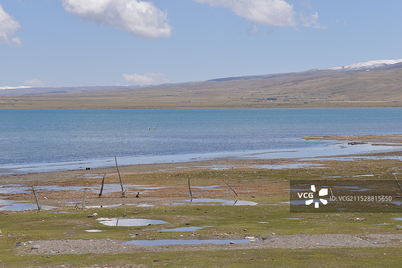 日月山雪景，青海湖畔，牧场图片素材