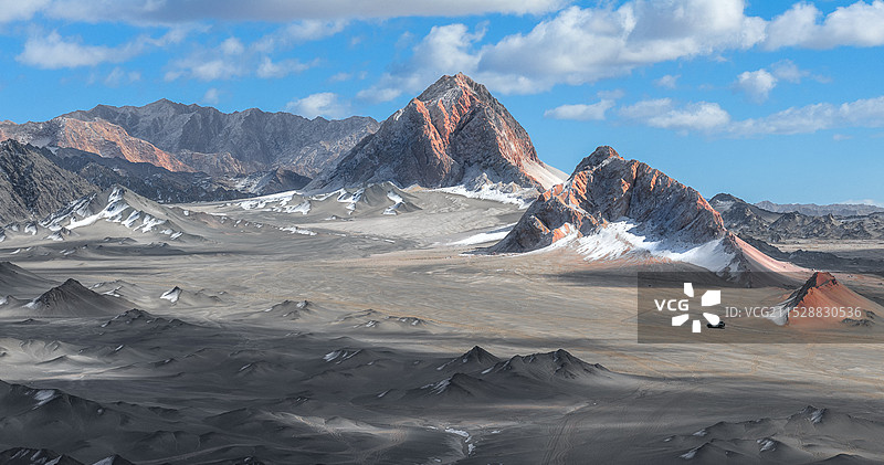 独驾黑独山图片素材