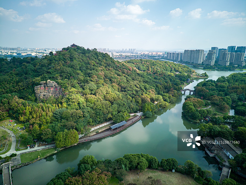 航拍秋季的绍兴镜湖湿地公园图片素材