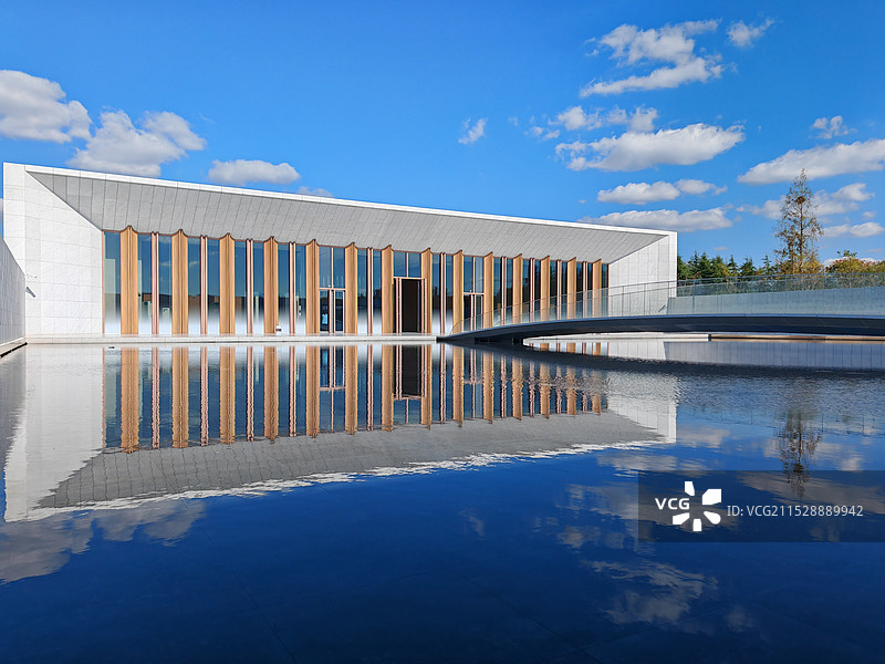 上海市奉贤区地标性建筑，言子书院图片素材