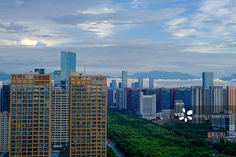 西安高新区唐延路傍晚风光图片素材