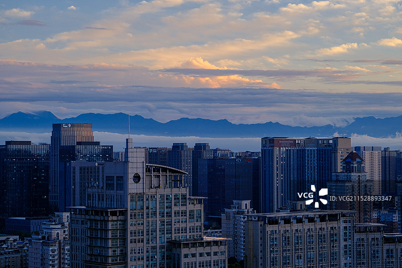 西安高新区唐延路傍晚风光图片素材