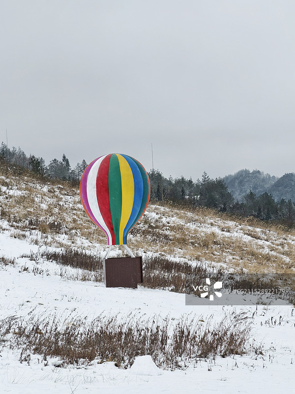冬天下雪的重庆岐山草场图片素材