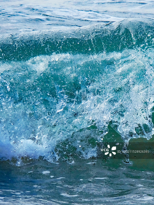 涌起的海浪图片素材