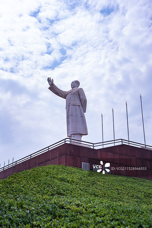四川成都天府广场四川科技馆伟人雕像图片素材