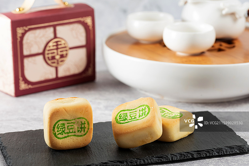 精致美味的绿豆糕图片素材
