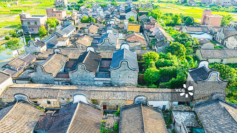 傍晚时的广东清远佛冈县上岳古村落航拍美景图片素材