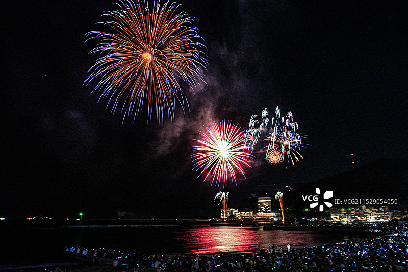 日本热海花火大会：烟花庆典图片素材