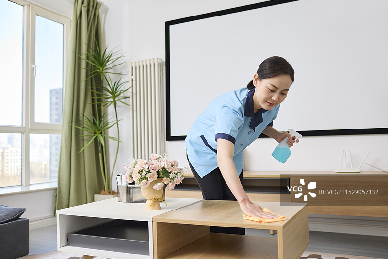 家政人员打扫卫生图片素材