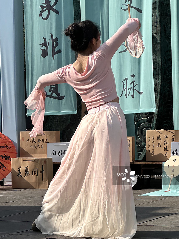 穿古装跳舞的女人图片素材