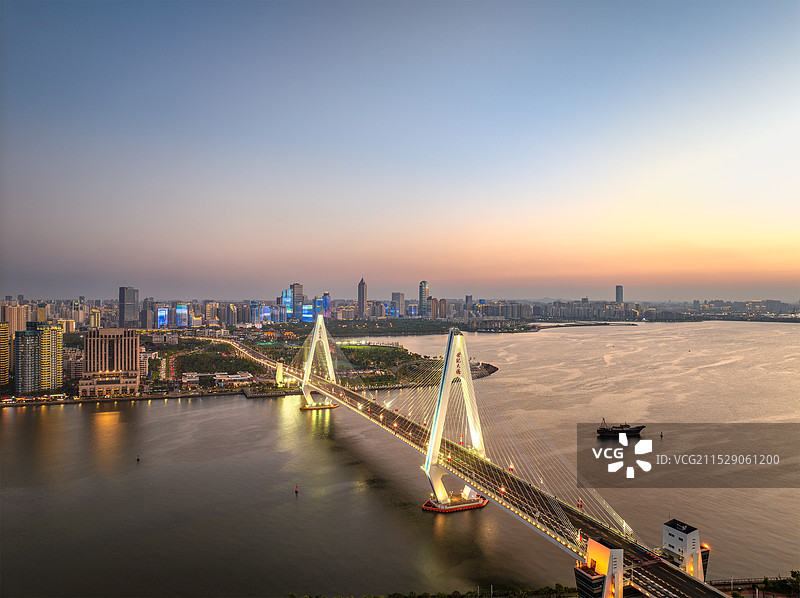 中国海南海口市世纪大桥夜景航拍图图片素材