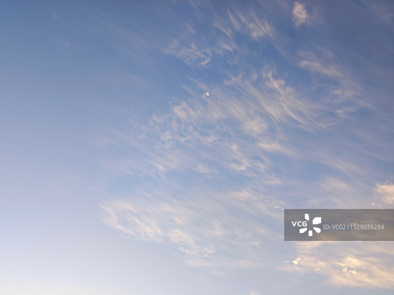 深秋的清晨天空图片素材