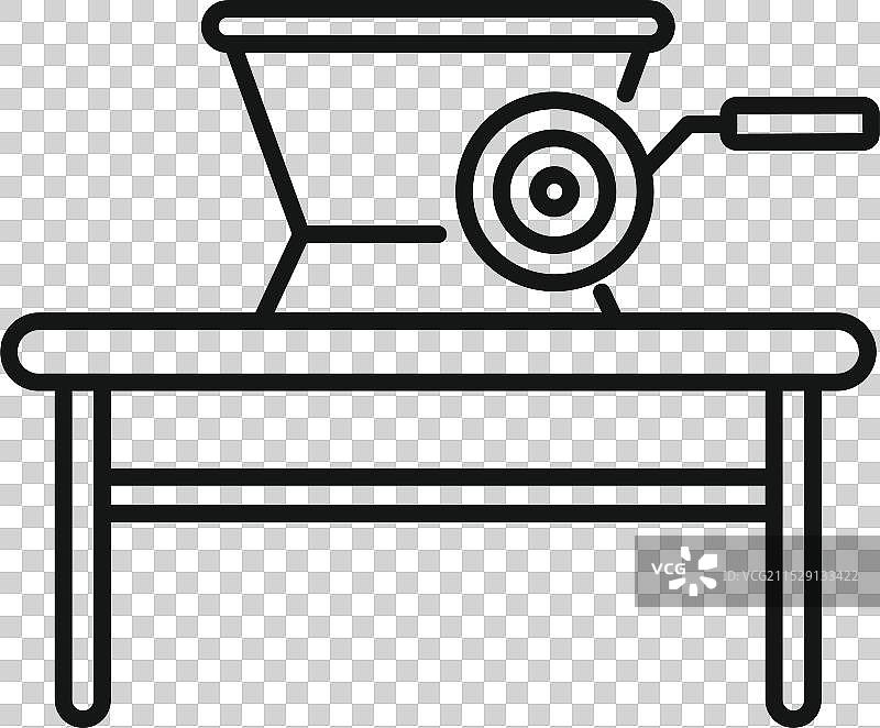 复古手动肉绞肉机放在桌子上图片素材