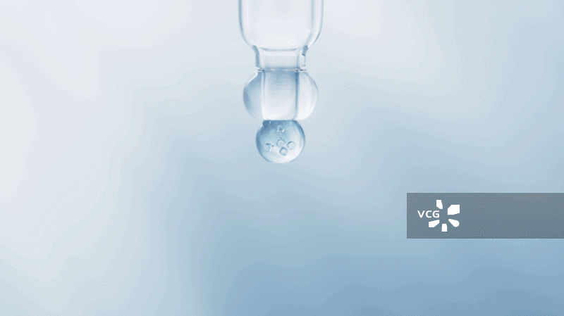 滴管与蓝色透明分子水珠美容护肤品三维渲染图片素材