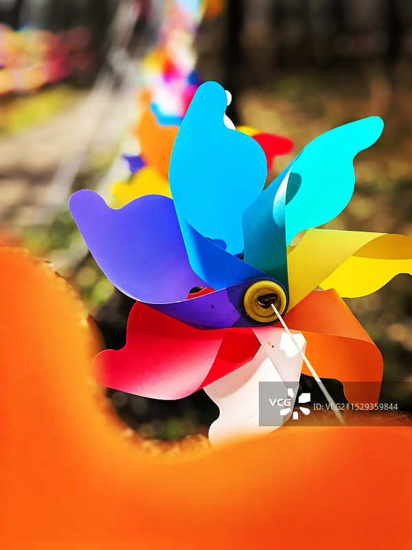 彩色风车特写镜头图片素材