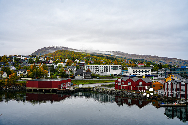 雨中的挪威峡湾图片素材