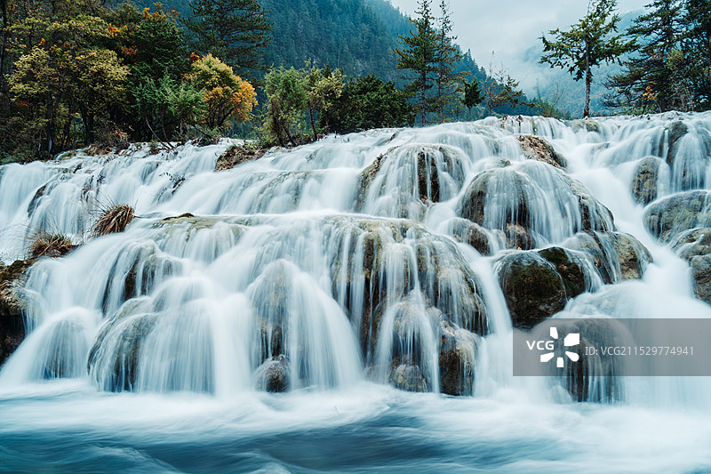 九寨沟 阴天 诺日朗瀑布图片素材