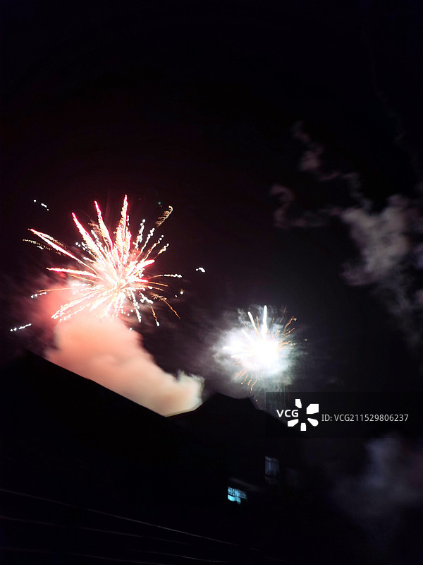 春节放烟花图片素材
