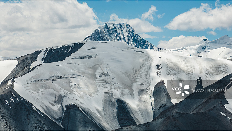 阿里喀什地区雪山 新疆红土达板图片素材