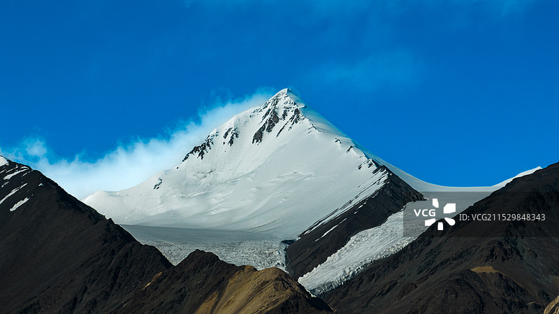阿里喀什地区雪山 新疆红土达板图片素材