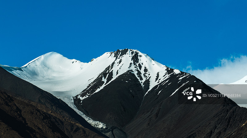 阿里喀什地区雪山 新疆红土达板图片素材