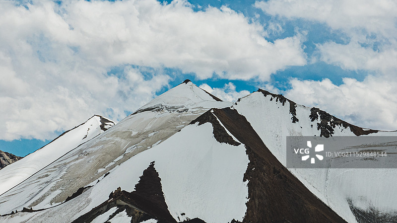 阿里喀什地区雪山 新疆红土达板图片素材