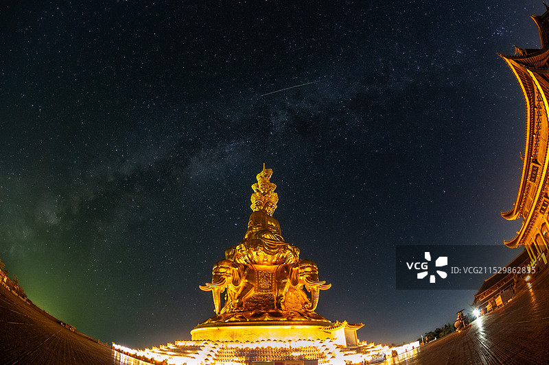 流星，银河，与信仰碰撞图片素材