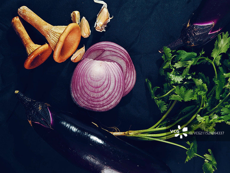 餐桌上蔬菜的高角度视图图片素材