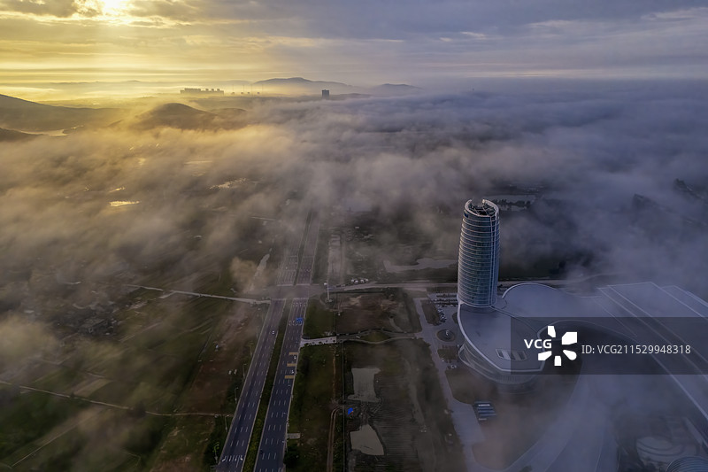 城市苏醒图片素材