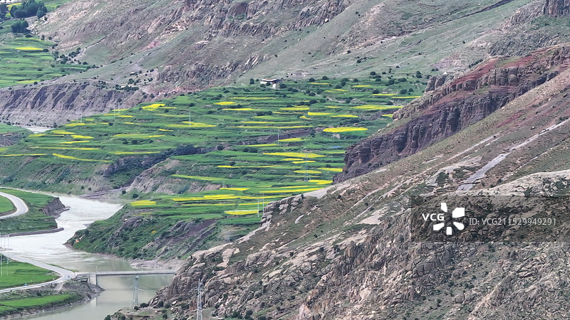 西藏南木林县：如画湘曲河河谷图片素材