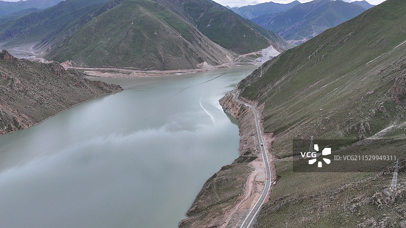 西藏南木林县：如画湘曲河河谷图片素材