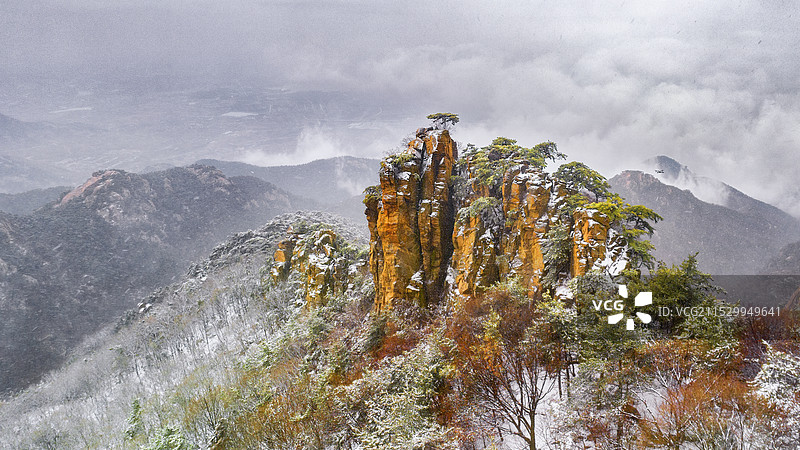 鹰窝峰雪景图片素材