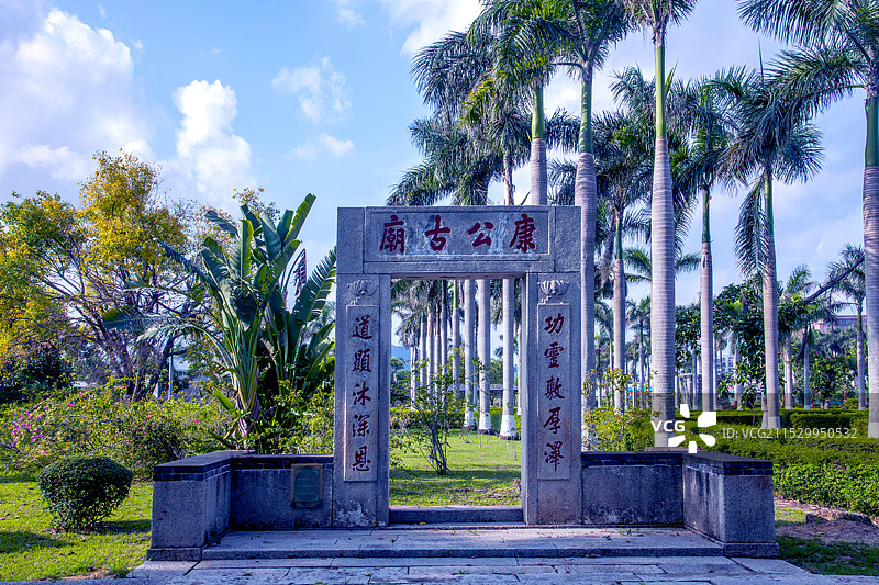 广东省珠海市梅溪牌坊景区展示民居门庭建设的建筑结构图片素材