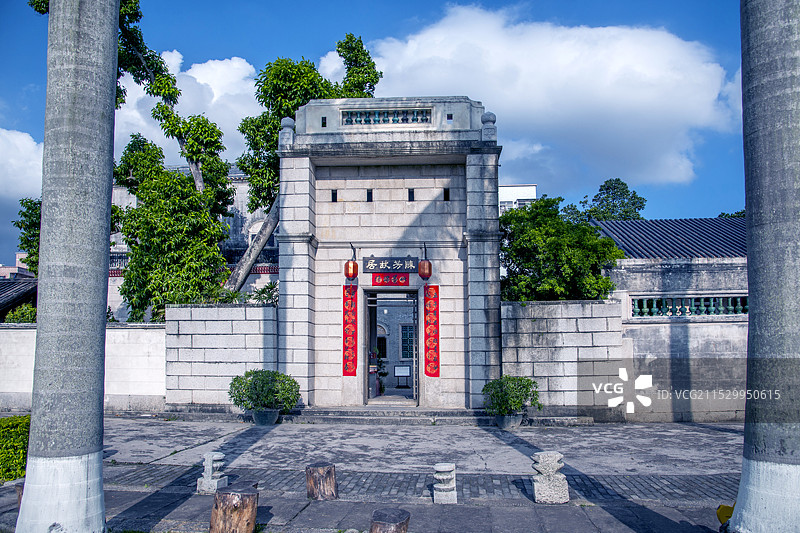 广东省珠海市梅溪牌坊景区展示民居门庭建设的建筑结构图片素材