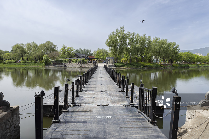 北京稻香湖公园-玛雅岛浮桥图片素材