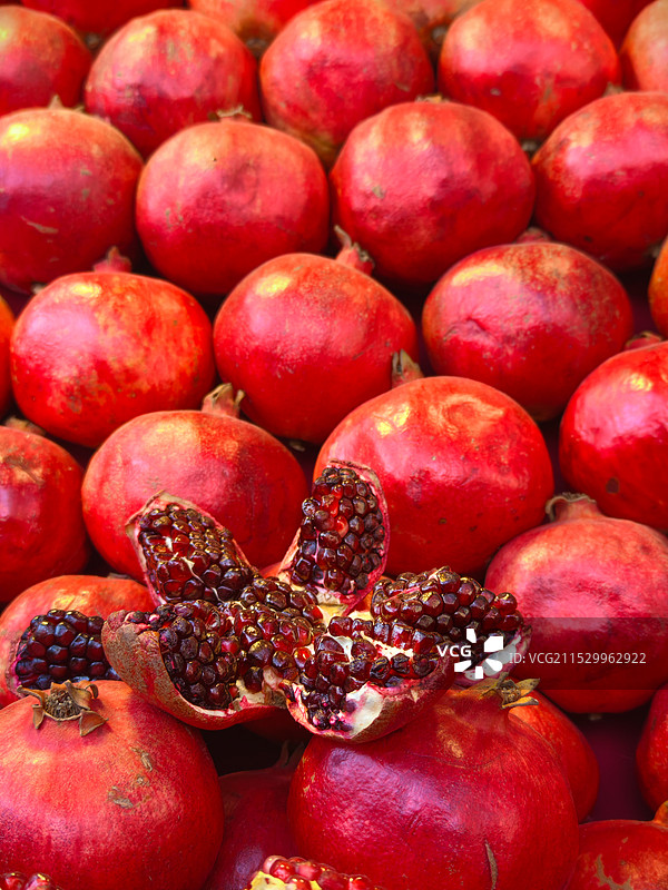 娇红的新疆石榴特写镜头图片素材