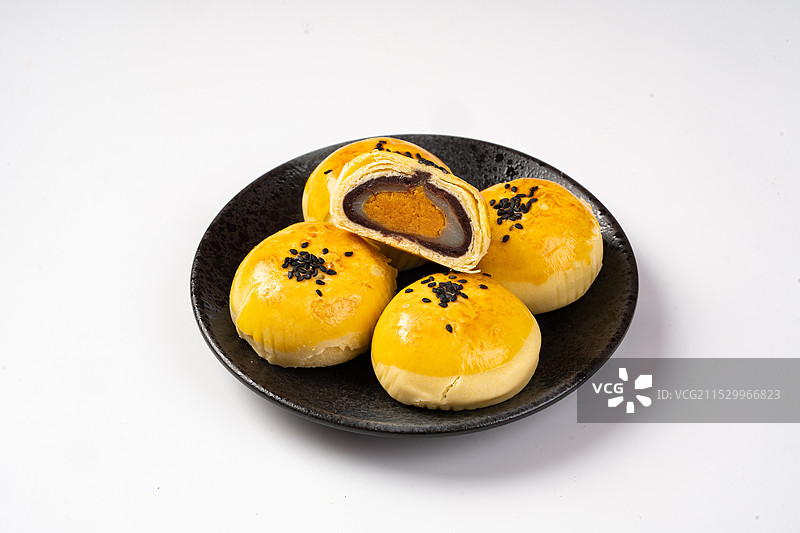 手工糕点蛋黄酥白底图图片素材