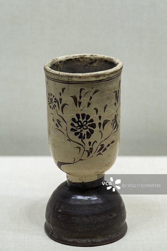 磁州窑白釉褐彩折枝花纹香筒 明代 正定博物馆图片素材