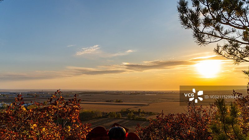 药泉山风景区的夕阳与晚霞图片素材