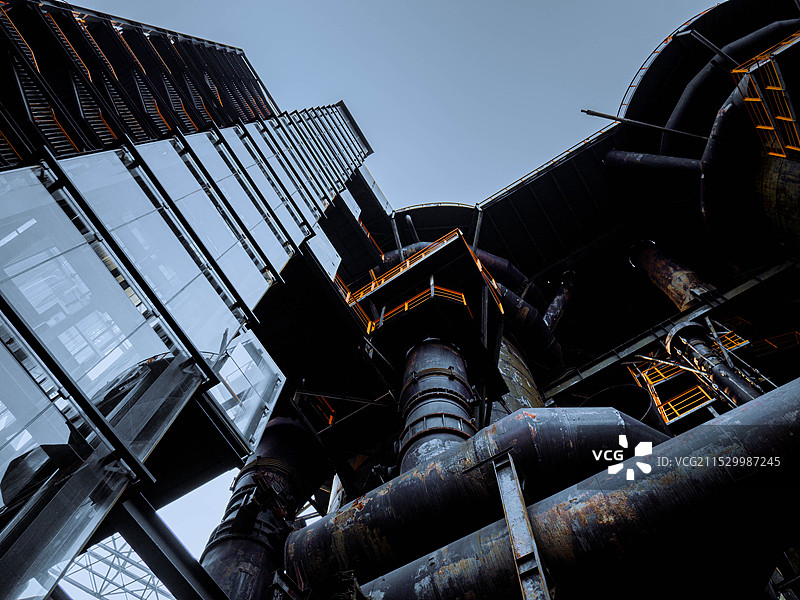 首钢高炉仰视图片素材