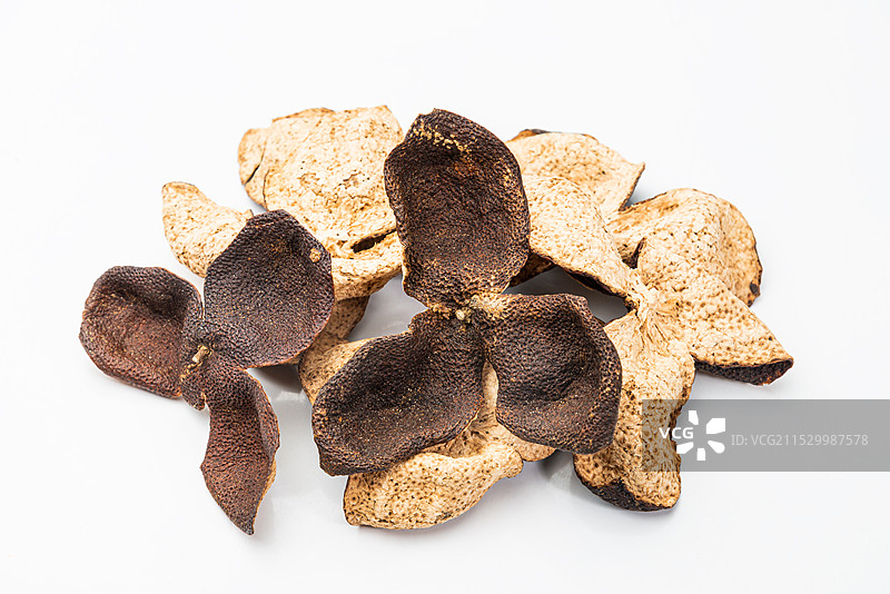 白底放着广东老陈皮，新会特产干柑橘皮图片素材