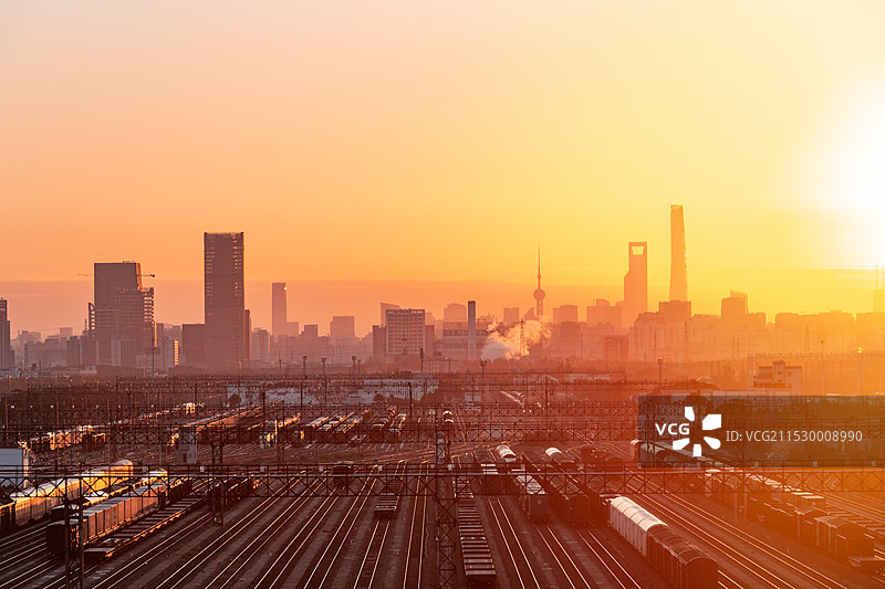 上海嘉定南翔铁路货运场日出图片素材