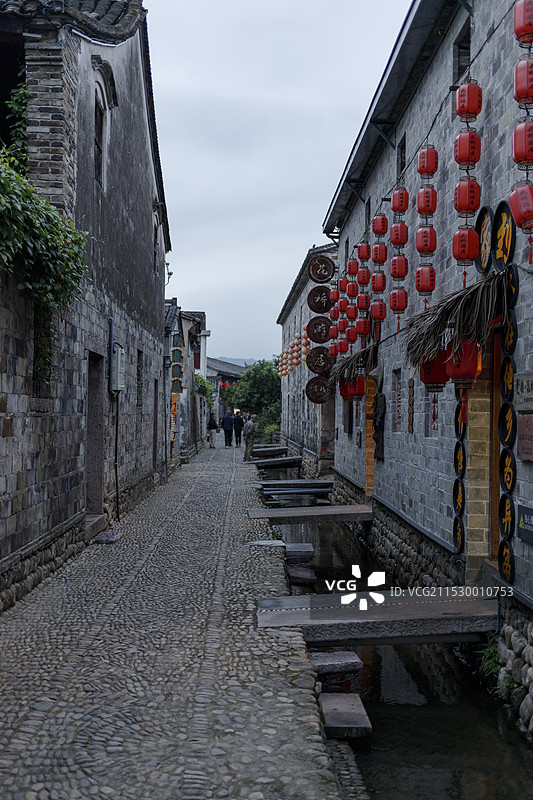 傍晚暮色下的前童古镇小巷街道，宁波市宁海县图片素材