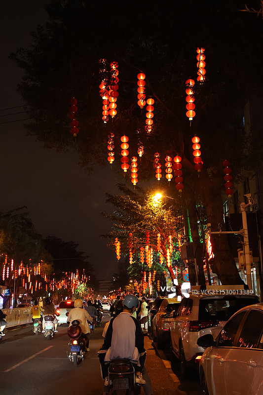海南海口府城文庄路元宵节换花节张灯结彩明灯三年千灯笼图片素材