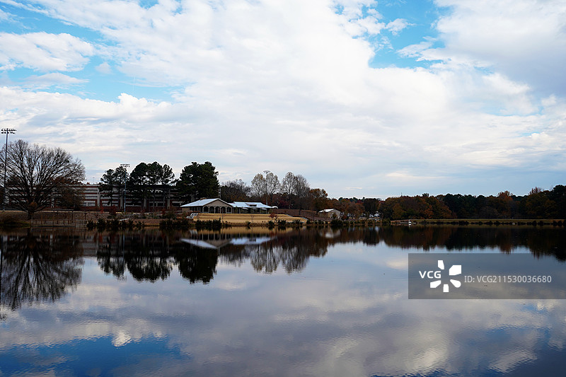 美丽的湖泊倒影图片素材