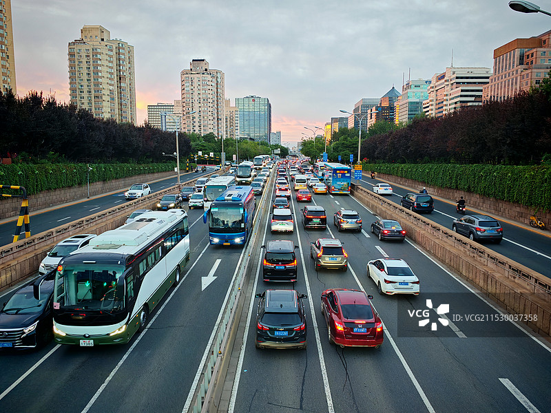 北京城市道路的车流繁忙图片素材