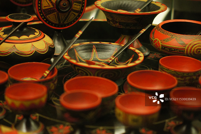 彝族漆器餐具图片素材
