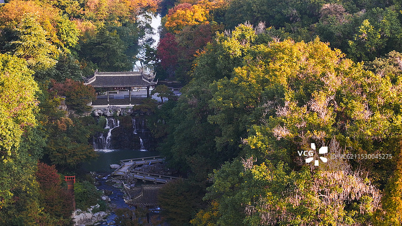 双峰云栈秋色浓，航拍扬州瘦西湖风景区图片素材