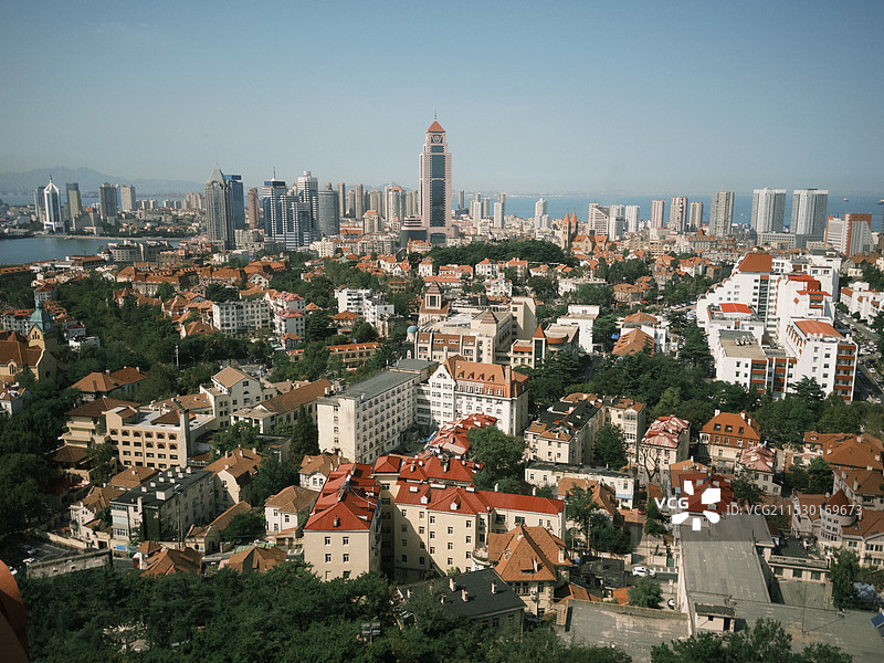 青岛红房子城市建筑的高角度视角图片素材